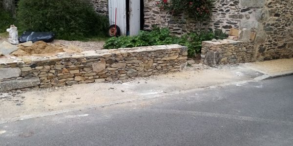 Réalisation d’un mur en pierres sèches